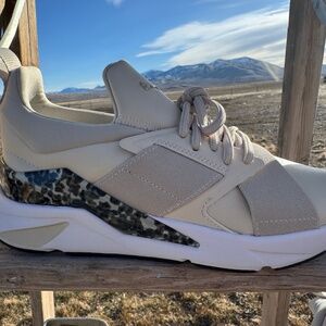 7.5 Puma Shoes leather with elastic cross over